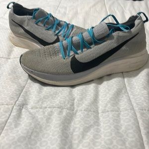 Nike fly flynit Mens running shoe, Sz 9.  Used.  Retails $165